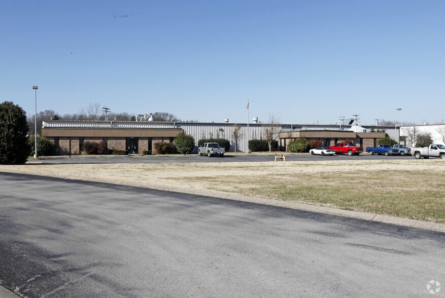 More Photos Of 314 Babb Dr, Lebanon Distribution For Sale