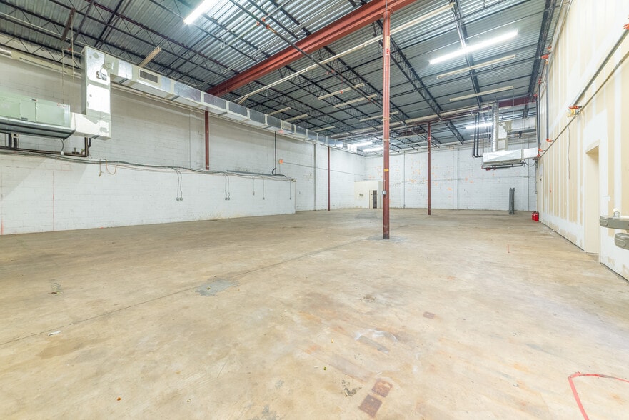 More Photos Of 800-840 Mercy Dr, Orlando Medical For Lease