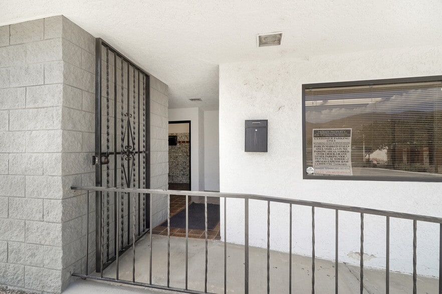 More Photos Of 1301 E Main St, Santa Paula Service For Sale