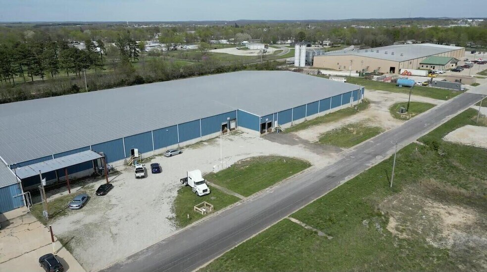 Primary Photo Of 1301 Industrial Park Rd, Mountain Grove Warehouse For Sale