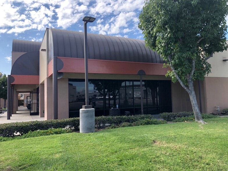 More Photos Of 2214-2222 S Grand Ave, Santa Ana Unknown For Lease