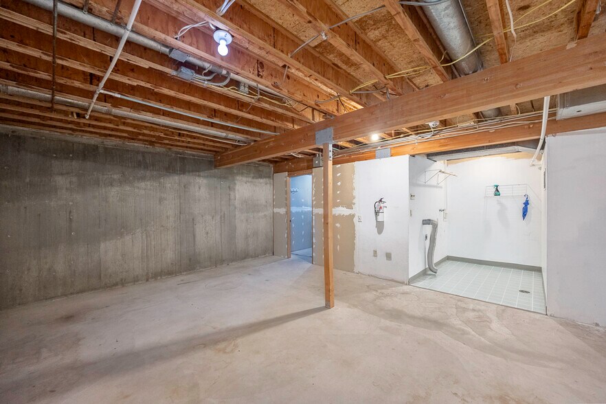 More Photos Of 1336 E Hunter Pl, Moses Lake Office For Sale