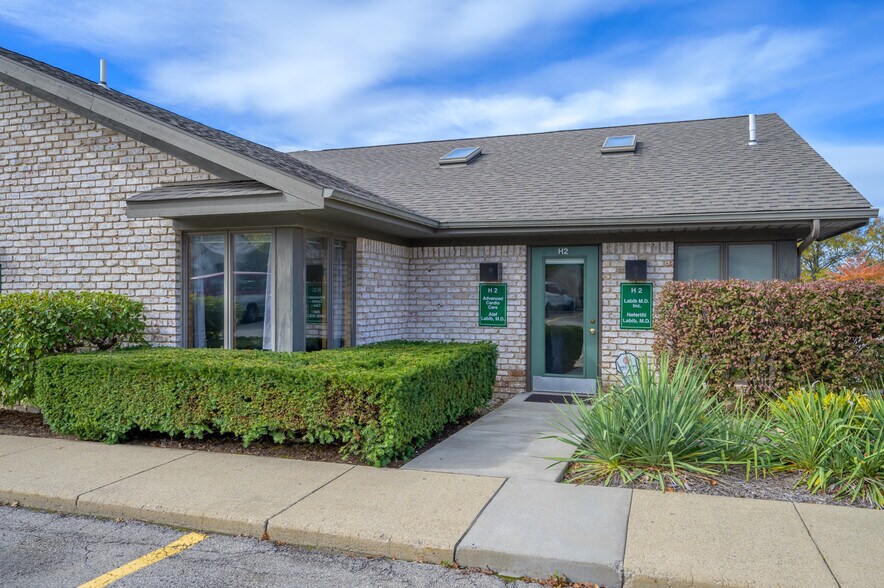 More Photos Of 755 Boardman Canfield Rd, Boardman Medical For Lease