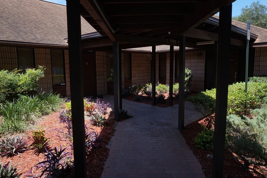 More Photos Of 908 S Parsons Ave, Brandon Medical For Lease