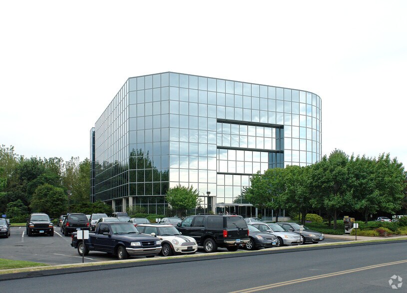 More Photos Of 333 E River Dr, East Hartford Office For Lease