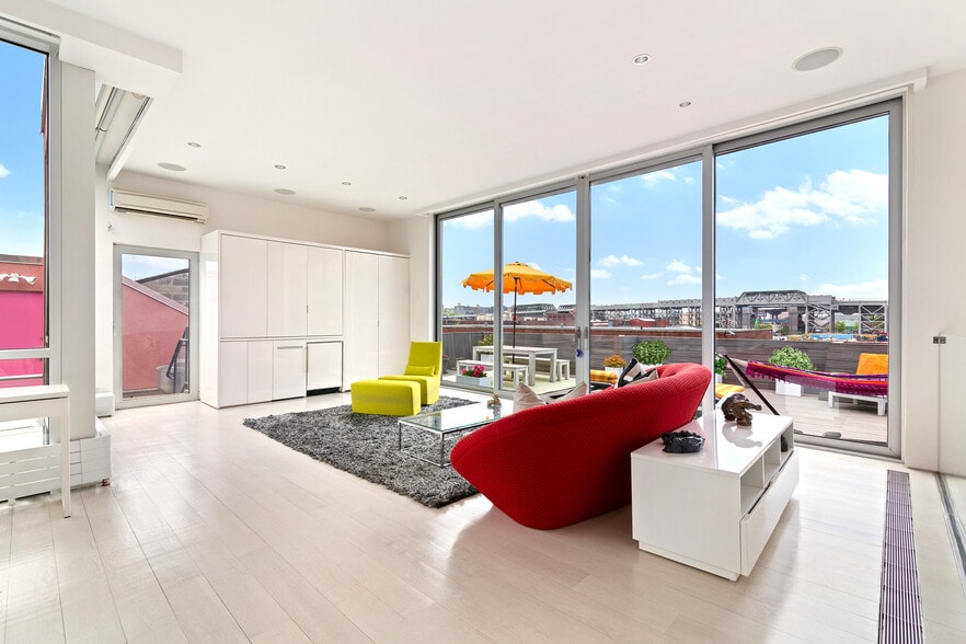 More Photos Of 47 4th St, Brooklyn Flex For Sale