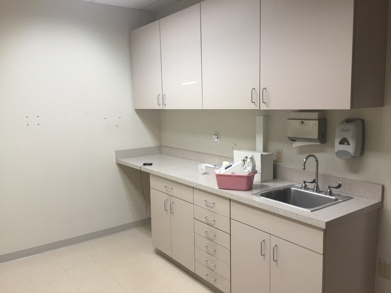 More Photos Of 7421 Highway N, Dardenne Prairie General Retail For Lease