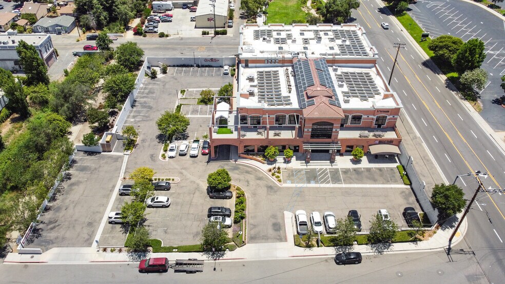 More Photos Of 202 W College St, Fallbrook Office For Lease