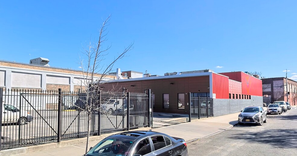 More Photos Of 390 Concord Ave, Bronx Manufacturing For Sale