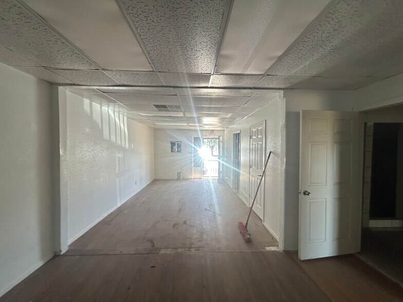 More Photos Of 200 N Beach St, Fort Worth Office For Sale