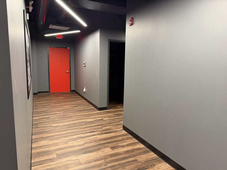 More Photos Of 18140 Burke St, Elkhorn Office For Lease