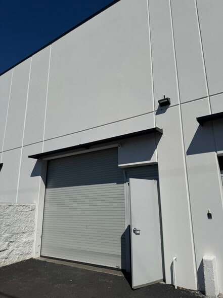 More Photos Of 238-256 W Chestnut Ave, Monrovia Warehouse For Lease