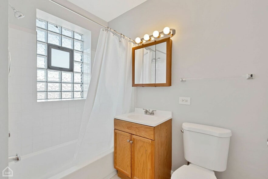 More Photos Of 7150-52 S Cornell Ave, Chicago Apartments For Sale