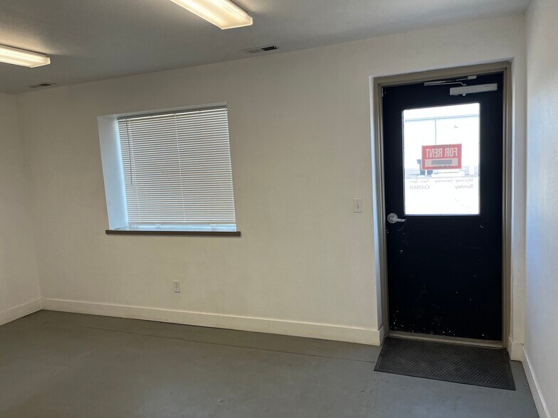 More Photos Of 2380-2382 Lindberg Loop, Richland Office For Lease