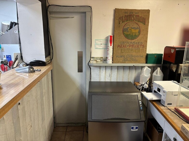 More Photos Of 617 Broadway, Imperial General Retail For Sale