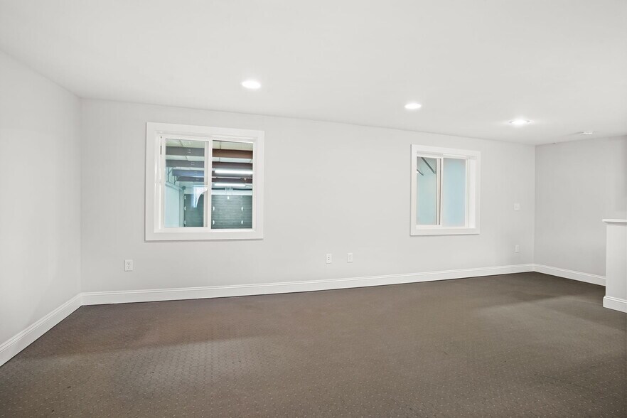 More Photos Of 77 S Main St, Newtown Warehouse For Lease