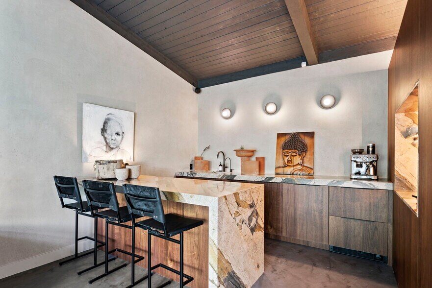 More Photos Of 29170 Heathercliff Rd, Malibu Office For Lease