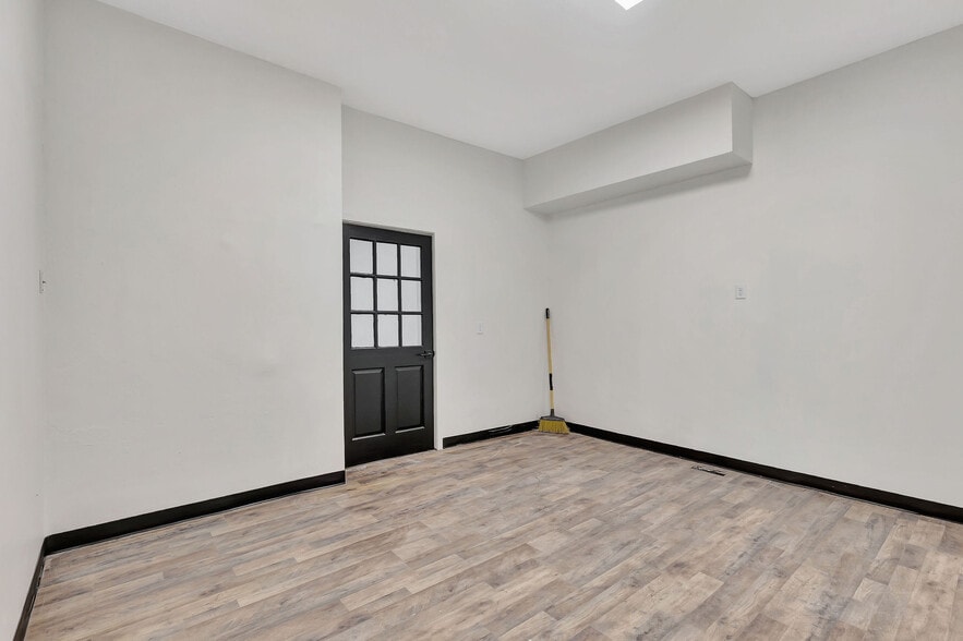 More Photos Of 2435 Williams Ave, Cincinnati Storefront Retail Residential For Lease