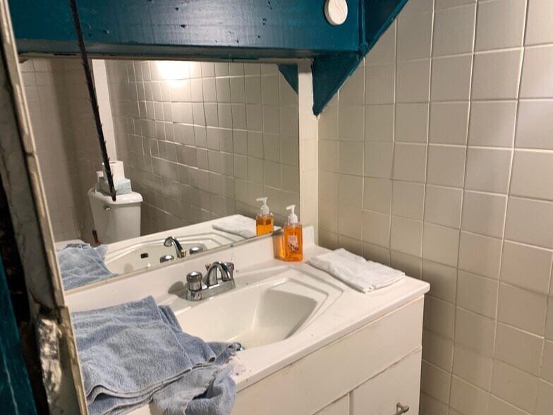 More Photos Of 620 W Historic Mitchell St, Milwaukee Storefront Retail Office For Sale