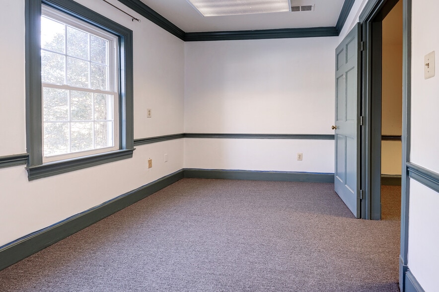 More Photos Of 13000 Harbor Dr, Woodbridge Office For Lease