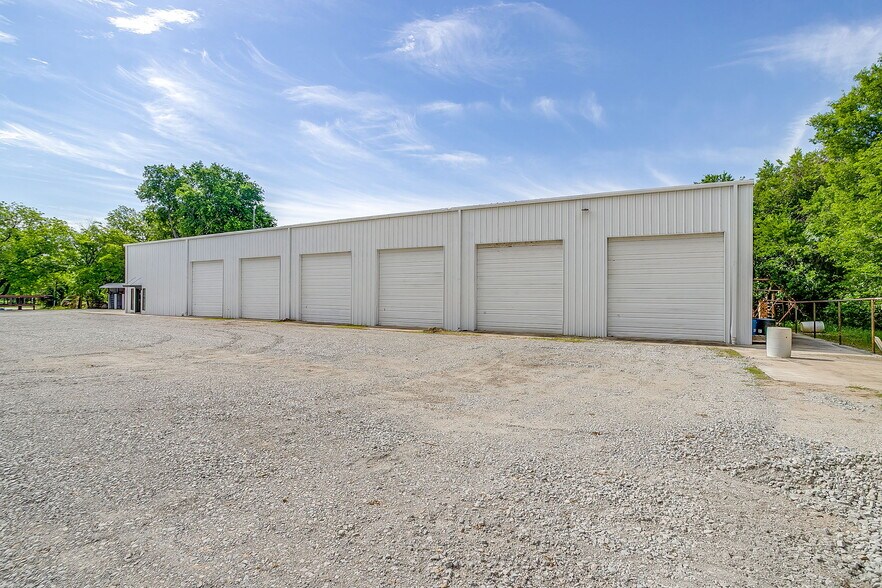 More Photos Of 1600 FM 3433, Newark Warehouse For Sale