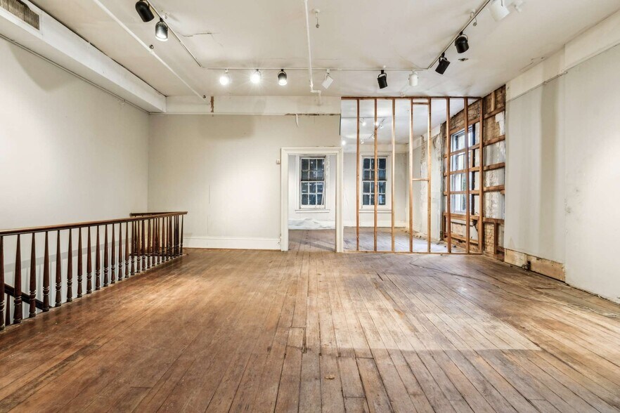 More Photos Of 409 Royal St, New Orleans Storefront For Sale