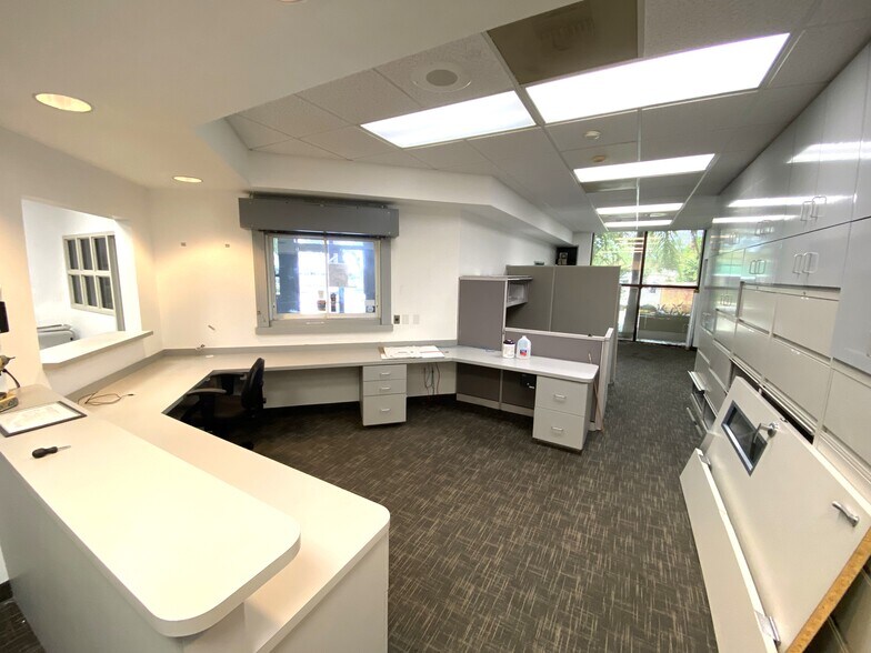 More Photos Of 401 Manatee Ave E, Bradenton Medical For Sale