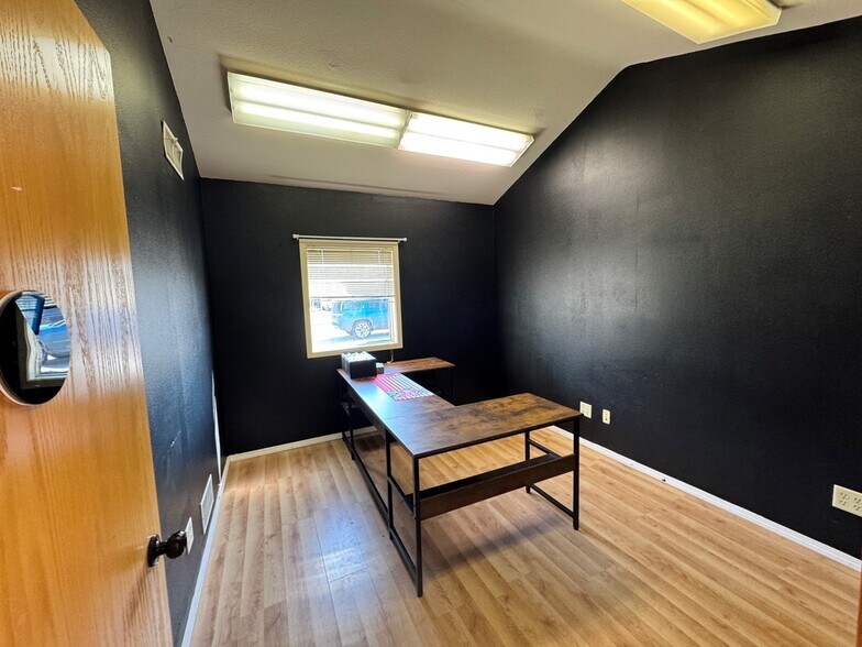 More Photos Of 1118 S Park St, Madison Office For Lease