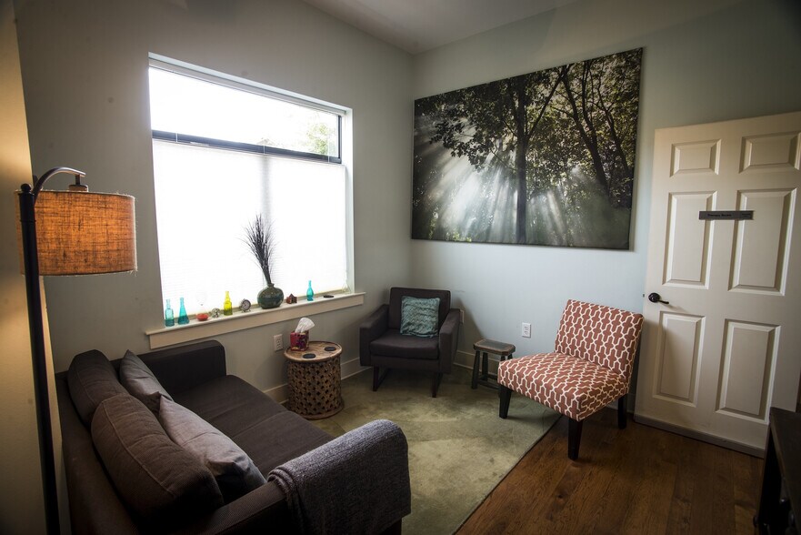 More Photos Of 1415 W 51st St, Austin Office For Sale