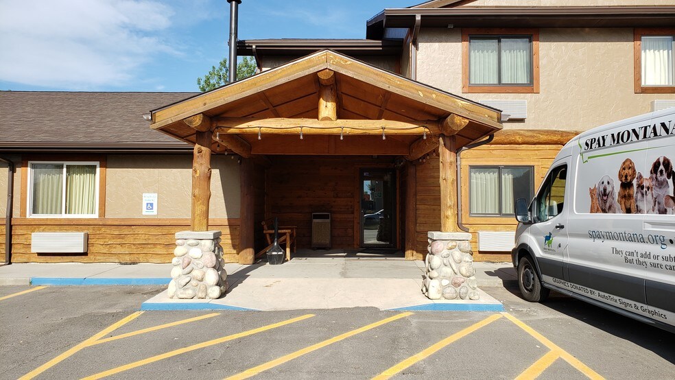 More Photos Of 201 14th St W, Hardin Hotel For Sale