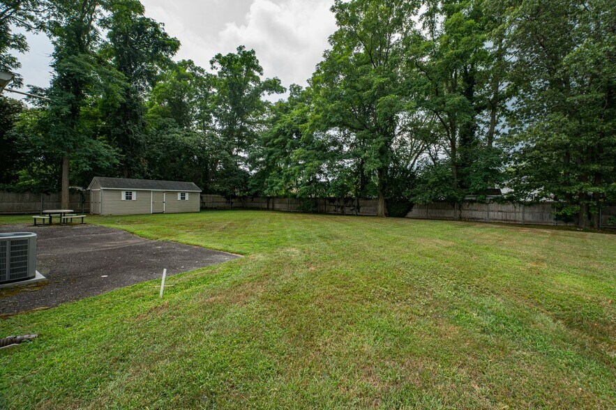 More Photos Of 1698 Roosevelt Ave, Bohemia Office For Sale