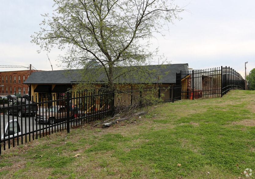 More Photos Of 301 Duke St, Durham Warehouse For Lease