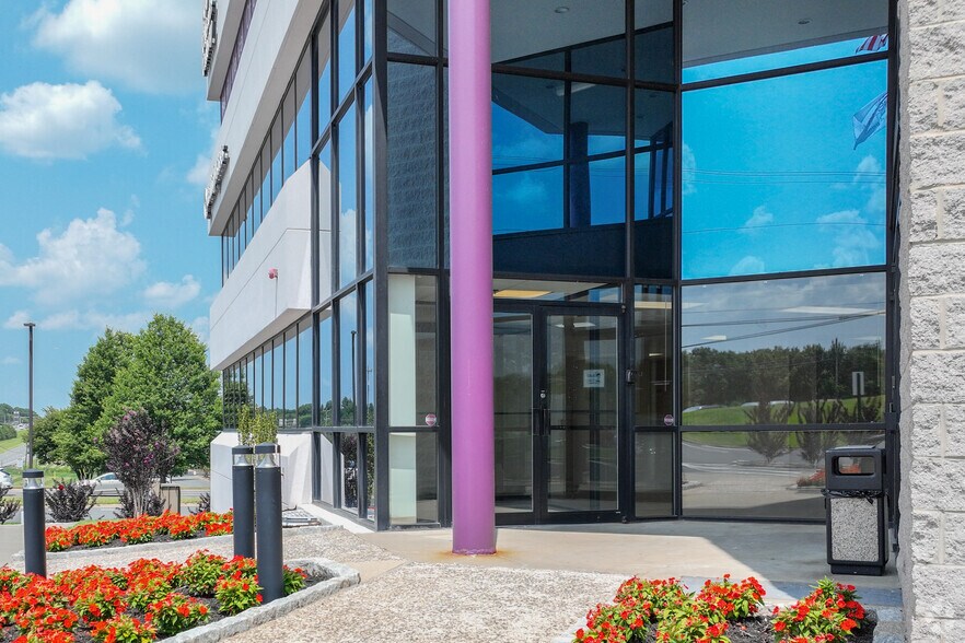 More Photos Of 46045 Palisade Parkway, Sterling Medical For Lease