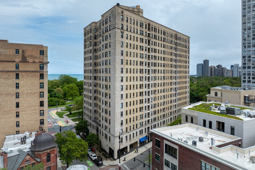 More Photos Of 2000 N Lincoln Park W, Chicago Apartments For Sale