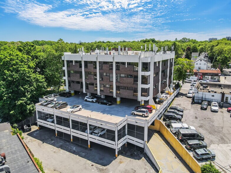 More Photos Of 107 Northern Blvd, Great Neck Medical For Sale