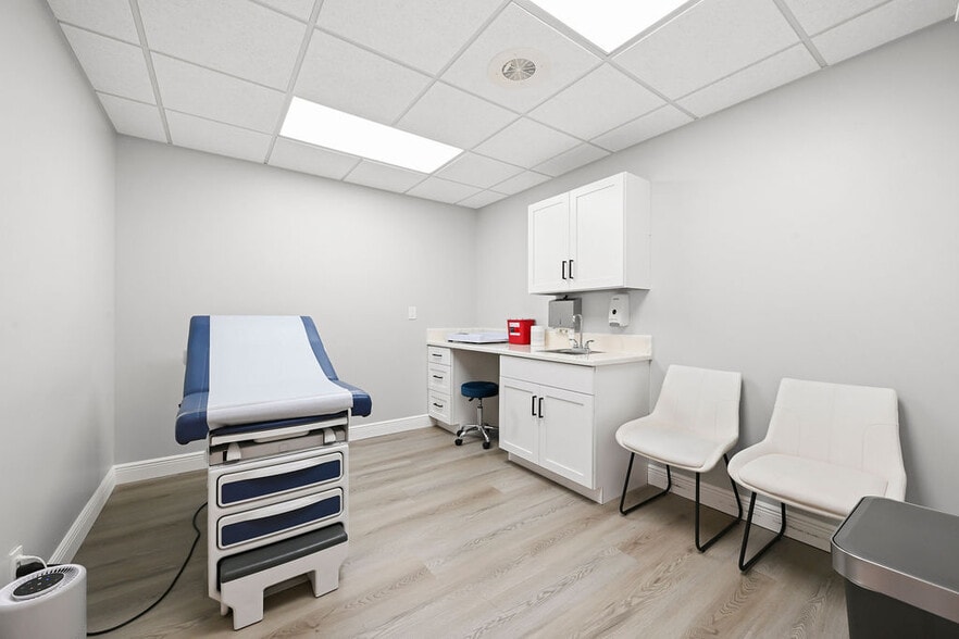 More Photos Of 1801 SE Hillmoor Dr, Port Saint Lucie Medical For Lease