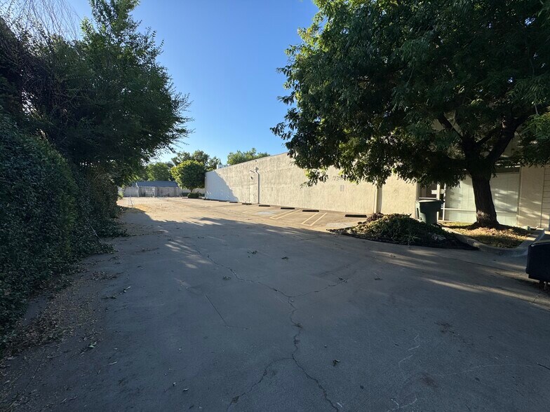 More Photos Of 1004 Mchenry Ave, Modesto Freestanding For Sale