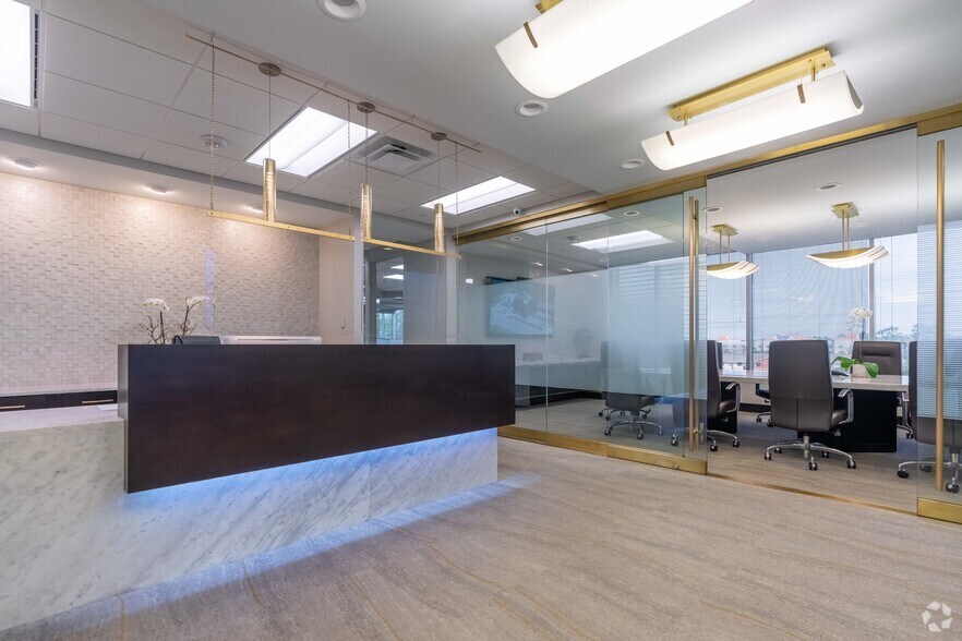 More Photos Of 7077 Bonneval Rd, Jacksonville Unknown For Lease