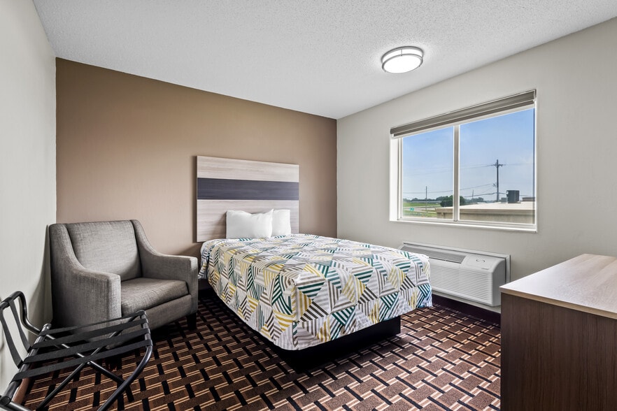 More Photos Of 110 Sodrac Dr, North Sioux City Hotel For Sale