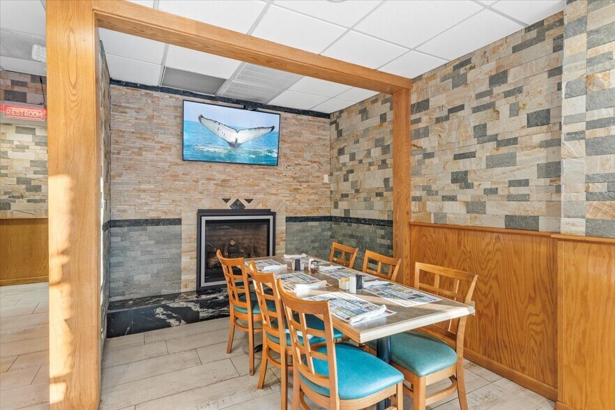 More Photos Of 232 W Moorestown Rd, Wind Gap Restaurant For Sale