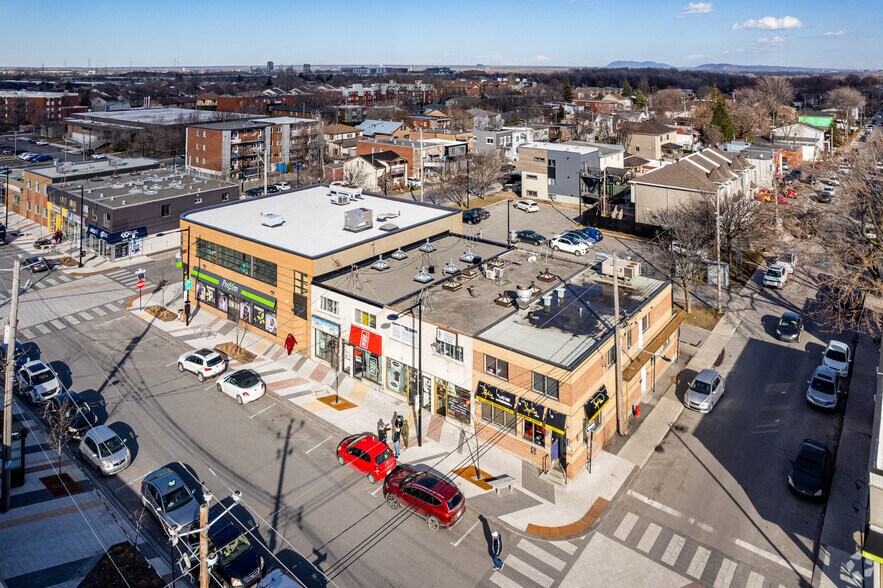 More Photos Of 8654-8656 Av De Chaumont, Montréal Specialty For Lease