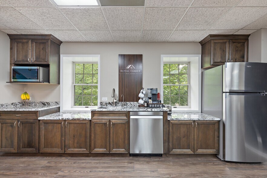 More Photos Of 1015-1025 W Wise Rd, Schaumburg Office For Sale