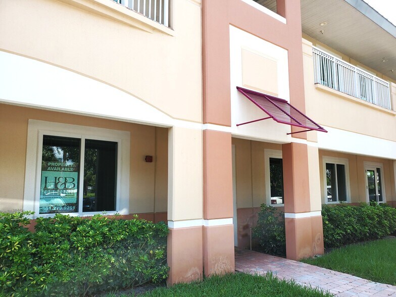 More Photos Of 601 N Congress Ave, Delray Beach Showroom For Lease