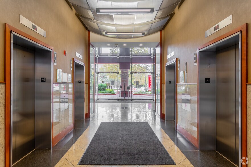More Photos Of 7201 Wisconsin Ave, Bethesda Office For Lease