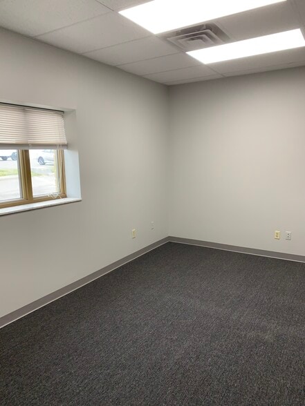 More Photos Of 486 Windsor Park Dr, Dayton Warehouse For Lease