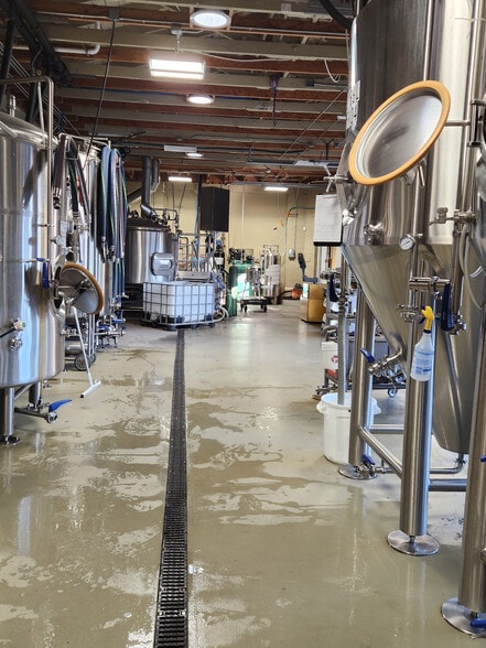 More Photos Of 585 E Thompson Blvd, Ventura Restaurant For Sale