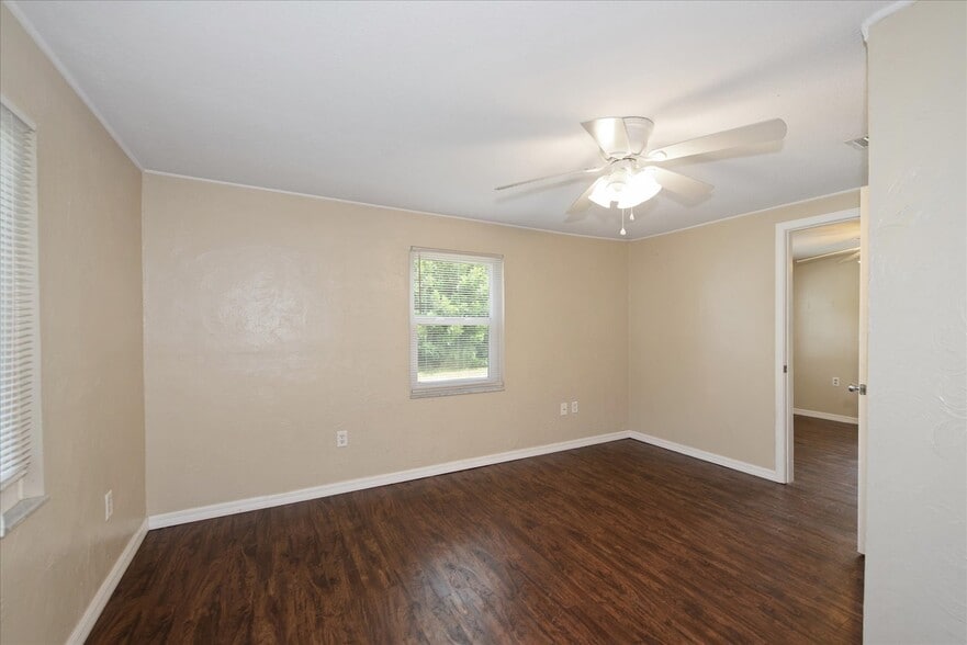 More Photos Of 1905 Oakley Ave, Fort Myers Apartments For Sale