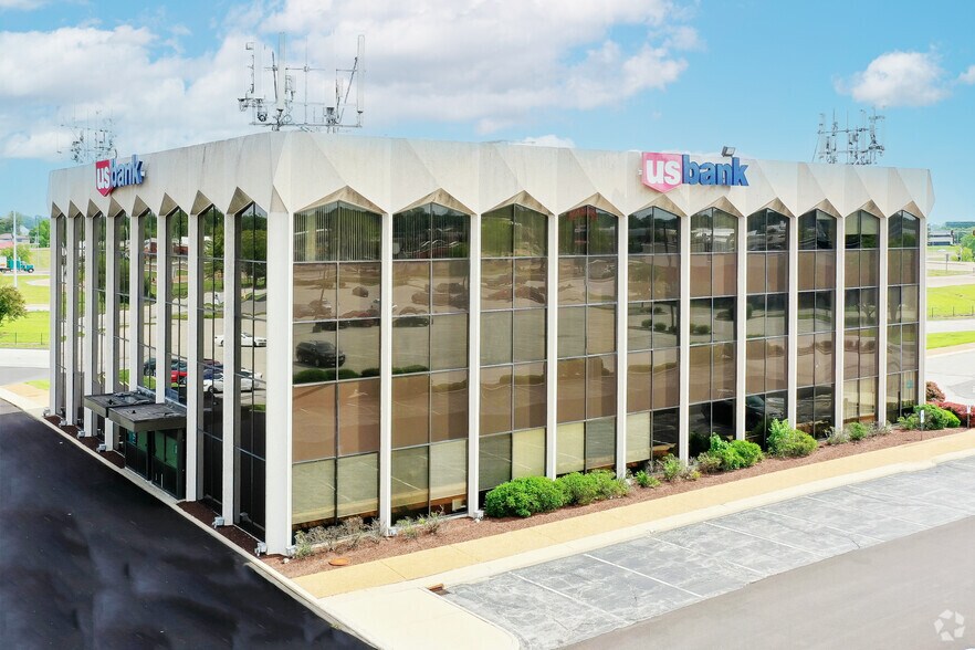 More Photos Of 6701 N Illinois Rd, Fairview Heights Office For Lease