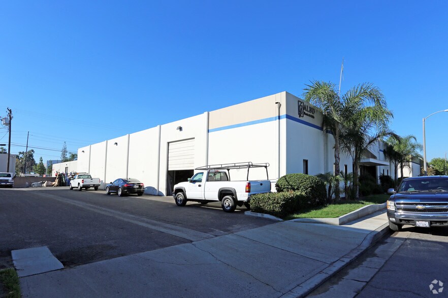 More Photos Of 2910-2912 E Blue Star St, Anaheim Manufacturing For Lease