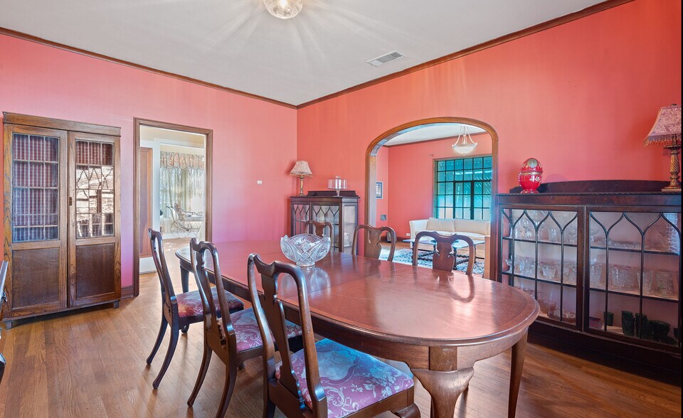 More Photos Of 762 S Guadalupe St, Lockhart Specialty For Sale